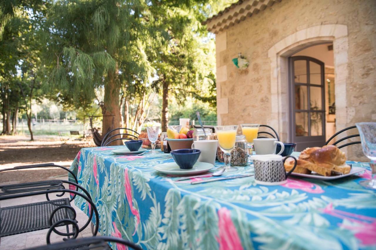 Bed and Breakfast Domaine Cap Rubis Paradou Exterior foto